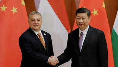 Viktor Orban, autoproclamado comisionado de la paz, en China