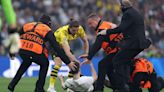 ¡Insólito! Hinchas se metieron al campo en el Real Madrid vs. Dortmund