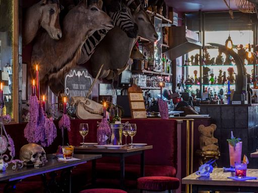 Ruta por el Londres más extravagante: de un museo con calaveras en un bar a la hora del té más lujosa