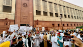 INDIA bloc MPs protest over 'discrimination' against opposition-ruled states in Union Budget - OrissaPOST