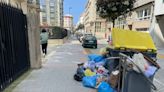 La basura continúa acumulándose en las calles de A Coruña a pesar de finalizar la huelga