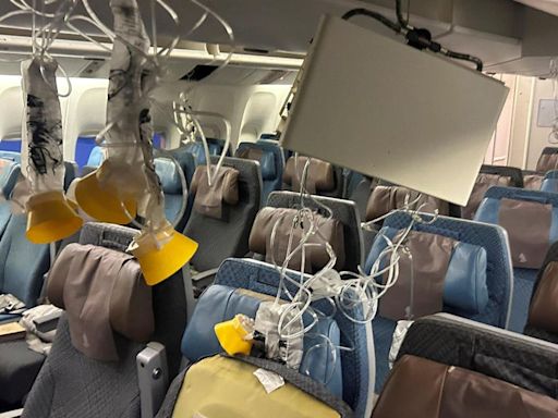 Singapore Airlines passenger describes chaos as flight hit turbulence