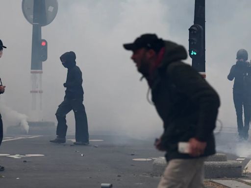 Violentos disturbios en la marcha por el Día de los Trabajadores en París: grupos radicales atacaron comercios