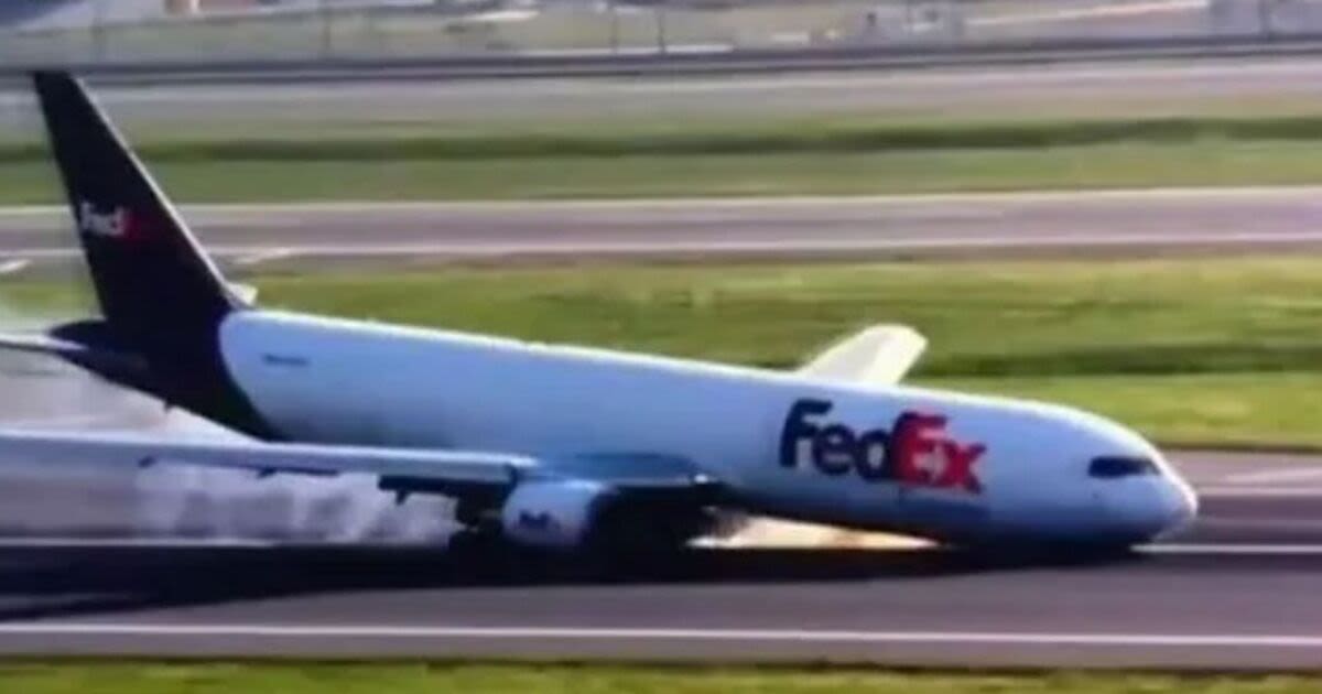 Horrifying moment Boeing plane smashes into runway after landing gear failed