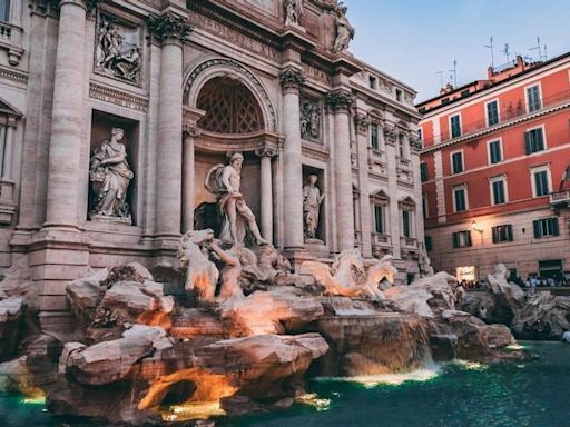 Lanzar una moneda a la Fontana di Trevi costará 2 euros