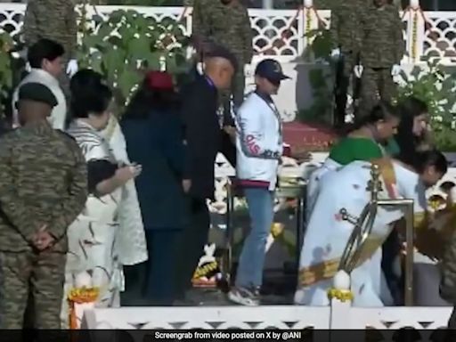 Families Of Soldiers Pays Tribute To Soldiers Who Lost Lives In Kargil War