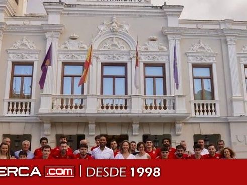 La alcaldesa recibe al FS Ciudad de Guadalajara tras su ascenso a Segunda B