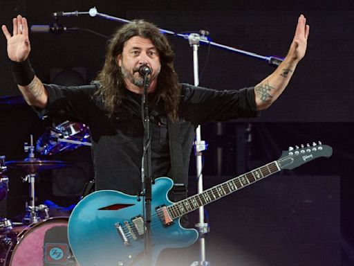 Foo Fighters No Longer Performing At Soundside Music Festival Amid Dave Grohl’s Baby Controversy? REPORT