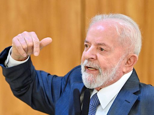 Mônica Bergamo: Chico Buarque, José Dirceu e coletivo de judeus pedem que Lula suspenda compra de armas de Israel