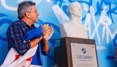 Nacional presentó busto de Luis Suárez en el estadio Gran Parque Central