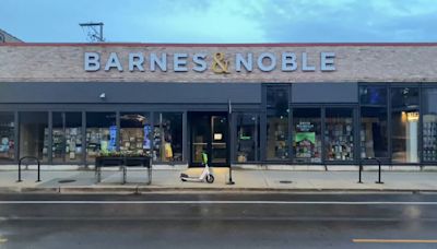 Barnes & Noble opens new bookstore in Lincoln Park