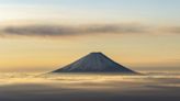 Hallan tres muertos por paro cardíaco en la cumbre del monte Fuji