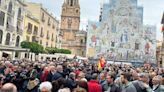 Colectivos sociales y dirigentes sindicales y políticos se concentran "en defensa de la democracia"