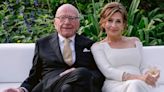 93歲媒體大亨梅鐸第5度結婚！ 67歲新婚妻背景超狂「還是前妻牽紅線」 - 鏡週刊 Mirror Media