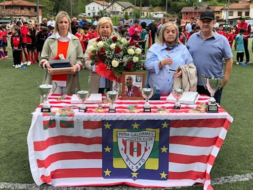 La Peña Athletic de Galdames homenajea a Ángel Cantero