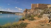 Uno de los castillos más bonitos de España está sobre un embalse: fue enclave militar y económico y se puede visitar