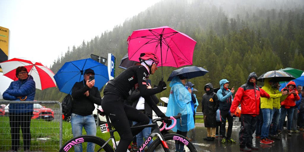 Stage 16 of the Giro d’Italia Cut Short Due to Snowy Conditions on Umbrail Pass