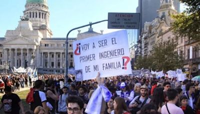 Marcha universitaria en Buenos Aires: miles ya movilizan al Congreso, epicentro del reclamo - Diario Río Negro