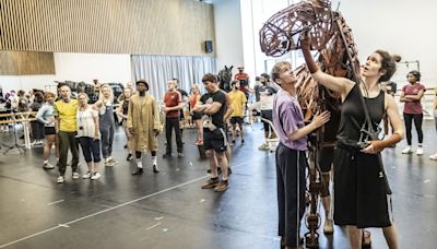 Photos: WAR HORSE UK and Ireland Tour in Rehearsal