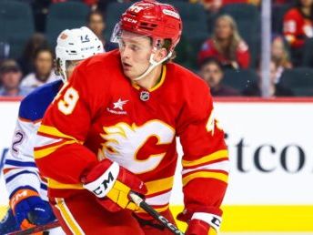 Flames sign Calgary-born top prospect to new contract | Offside