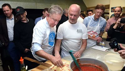 Dan Haar: Pizza capital of the nation? Two New Haven legends explain the magic