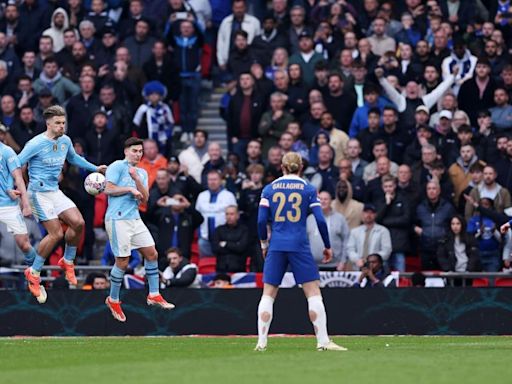 ¡Inexplicable! ¿Cómo no se señaló este penalti de Grealish en el City-Chelsea?