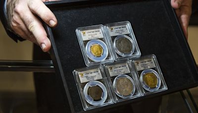 Gold prices look to settle at 1-month high as silver jumps nearly 4%