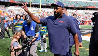 Patriots' Jerod Mayo era starts off with stunning victory over Bengals