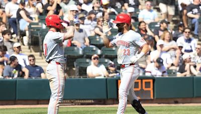 Nick Martini hits a two-run home run (3)