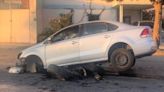 Destrozan vehículo tras chocar en Salvador Nava