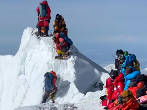 Terrifying Footage of Mount Everest Cornice Accident Aftermath