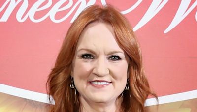 ‘Pioneer Woman’ Ree Drummond Shares Dramatic Photos of Rare Northern Lights Event Visible at Family Home