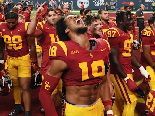 AP Top 25 poll: USC, Miami make big leaps as Notre Dame joins top five in college football rankings