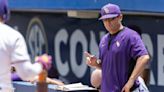 Report: Texas baseball could ‘shoot their shot’ with LSU’s Jay Johnson