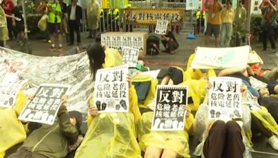 反核佔領10週年 民團再赴立院抗議核電延役修法