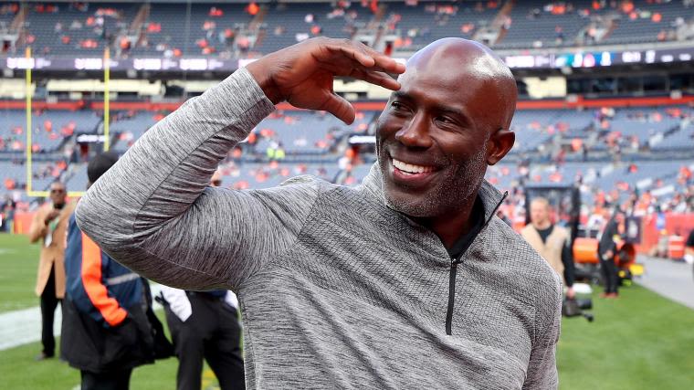 Terrell Davis United Airlines incident, explained: Former NFL RB 'in shock' after handcuffing, removal from flight | Sporting News Canada