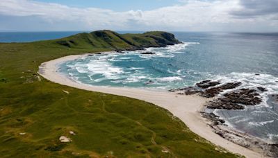 Exotic UK beach you can only get to by hiking is near the 'world's best pub'