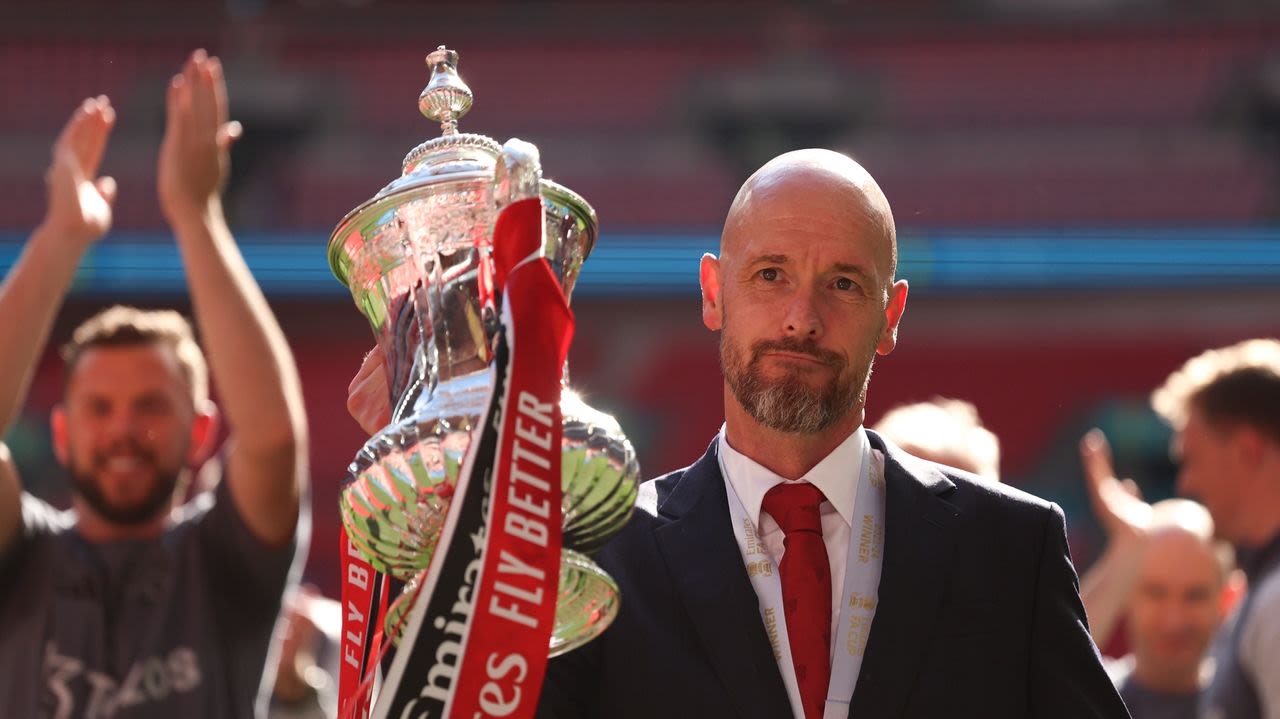 Manchester United manager Erik ten Hag signs contract extension until 2026