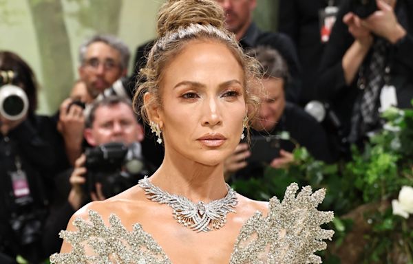 Fans call out Jennifer Lopez for being ‘dismissive’ on Met Gala red carpet