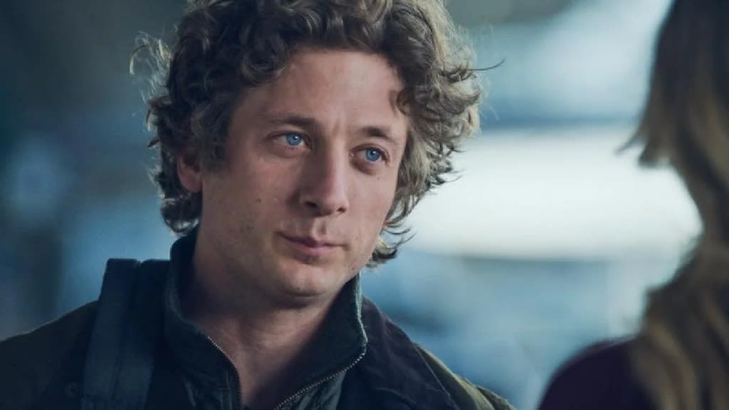 ‘The Bear’ Stars Jeremy Allen White and Abby Elliott Break Down That Emotional Sibling Flashback | Video