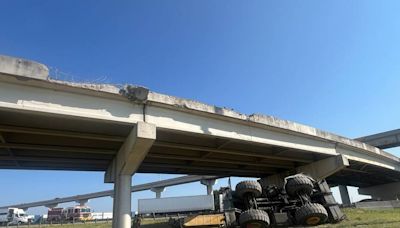 Truck hauling crane crashes over I-20 ramp in Arlington, closing overpass to traffic