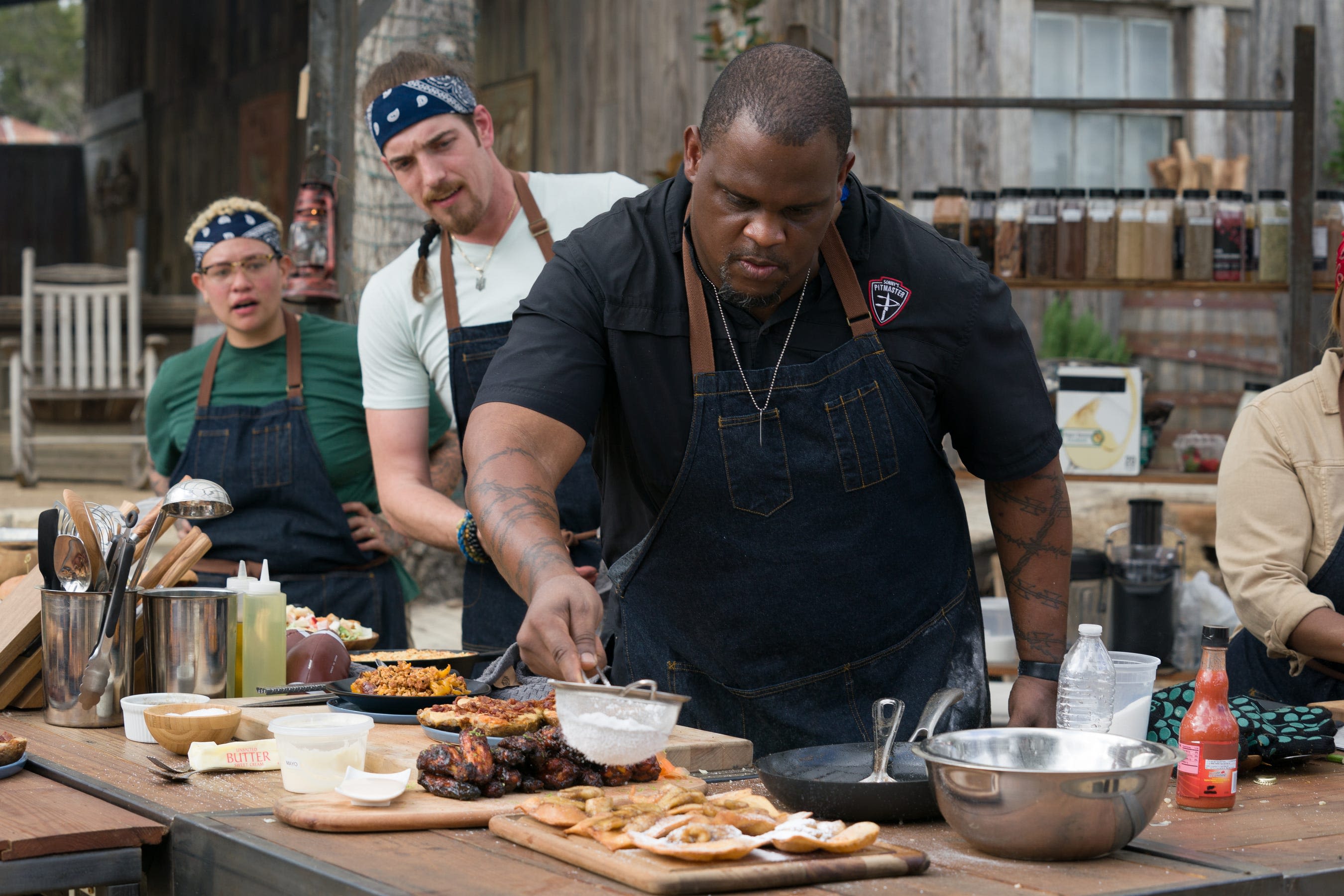 'BBQ Brawl': Here's how Gator great Shannon Snell is doing on Food Network show