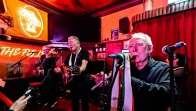 Wolfe Tones surprise fans with secret intimate gig in famous London pub