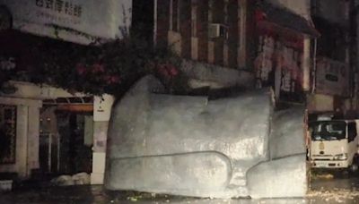 花蓮街頭驚見「巨型摩艾像」躺街上！