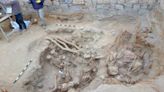 Tras desplome de muro arqueólogos descubren momias de 900 años en ‘espectacular’ estado en Perú