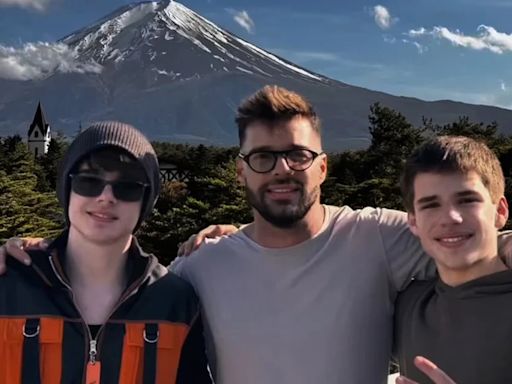 Las vacaciones de Ricky Martin y sus hijos en Japón: historia, gastronomía y el juego de ser samurái por un rato