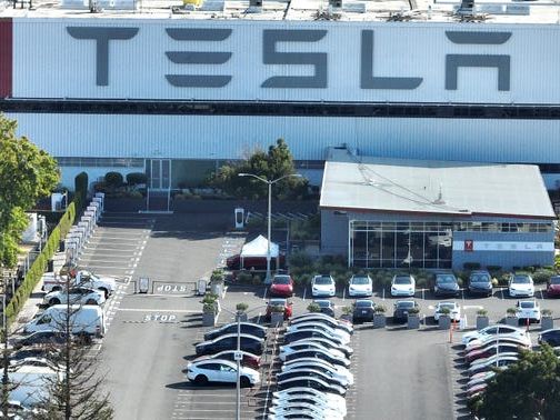 Tesla Quietly Removes All U.S. Job Postings
