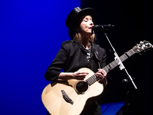 El conjuro de una pletórica Suzanne Vega no tiene fin