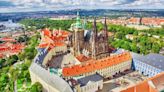 El impresionante castillo de Praga: el complejo más grande del mundo que alberga iglesias, jardines y palacios