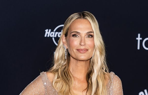 At 51, ‘Sports Illustrated’ Model Molly Sims Says She Isn’t ‘Trying to Look 20’